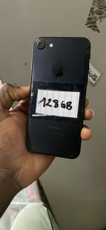 iphone-7-128gb-big-0